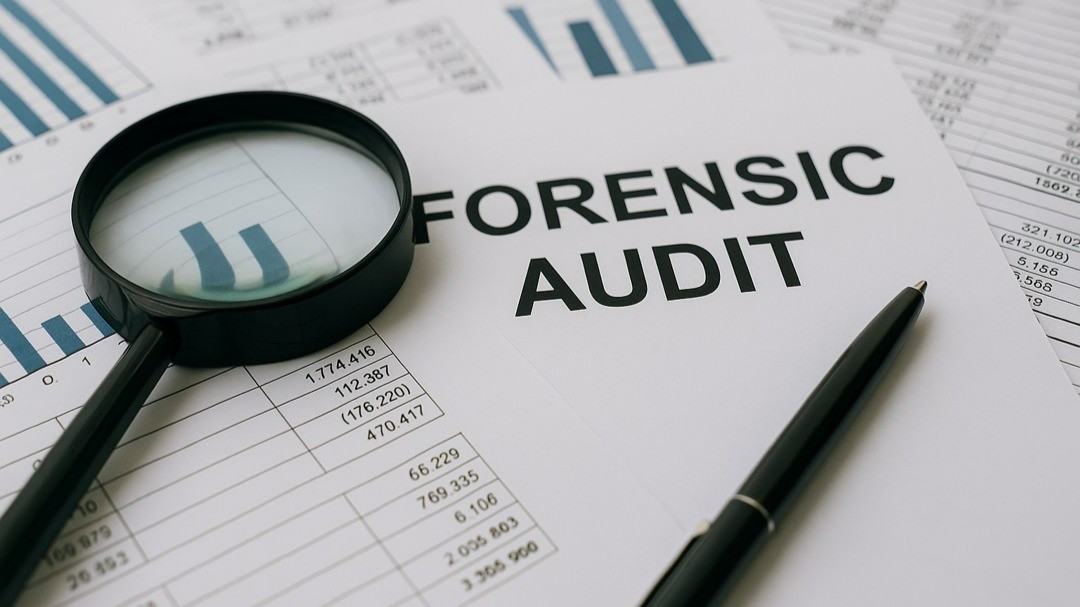 Read more about the article Forensic vs Internal Audit: Knowing When to Call a Forensic Auditor | Adamjee Auditors
